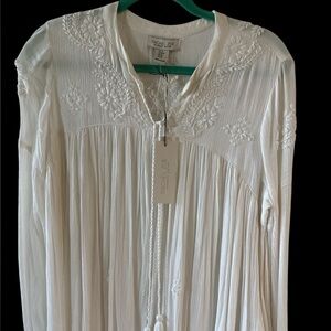 Rachel Zoe Shimmering White Pleated Long Sleeve flowing Blouse w/tassels. NWT